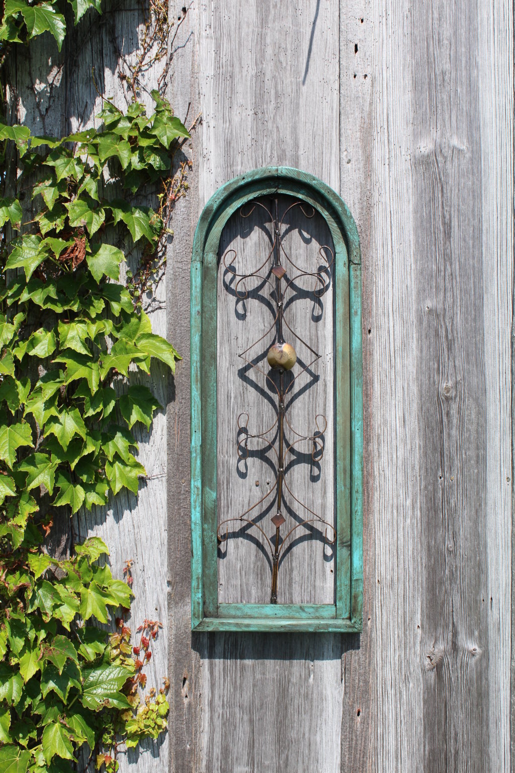 36" Wooden Round Top Wall Hanging