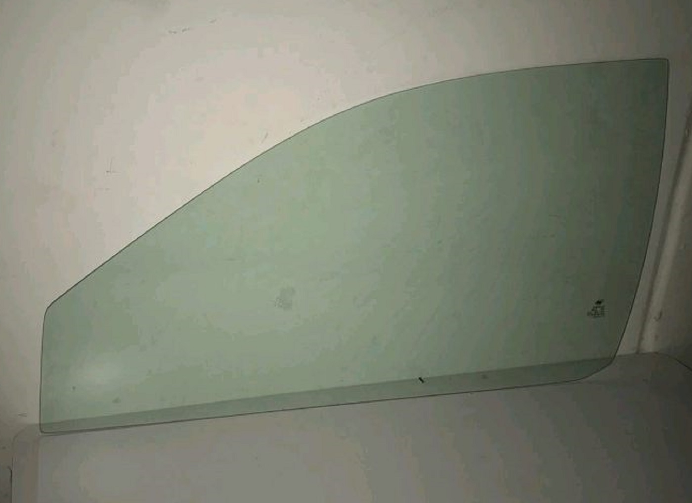 Front Door Glass Driver Side Suzuki Swift 2 Door Hatchback 19952002