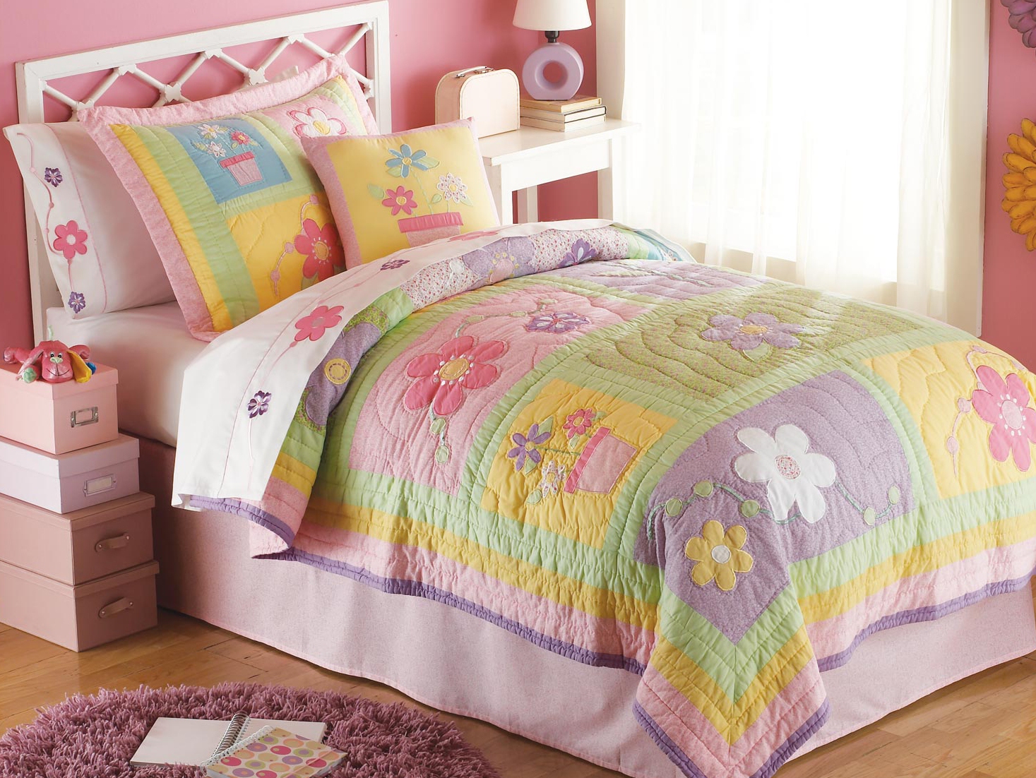 Sweet Helen Pink Flowers Quilt Set
