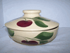 WATT POTTERY APPLE PATTERN CASSEROLE W/ LID #96 WATT POTTERY APPLE PATTERN CASSEROLE W/ LID #96