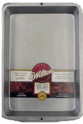 Wilton - Non-Stick Bakeware 13" x 9" Oblong Cake Pan Wilton - Non-Stick Bakeware 13" x 9" Oblong Cake Pan