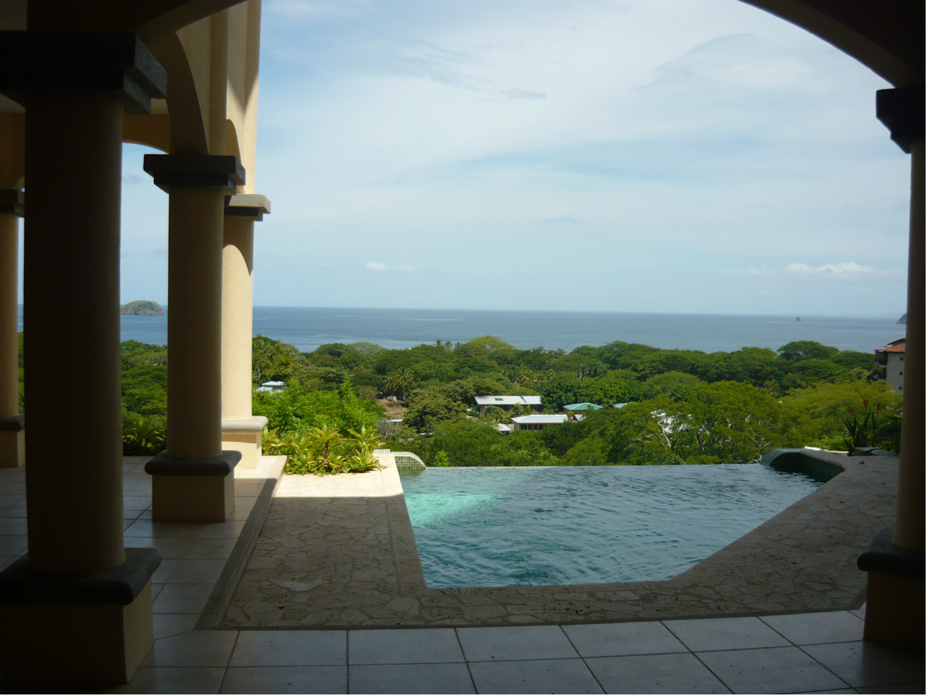 Extraordinary pool view.