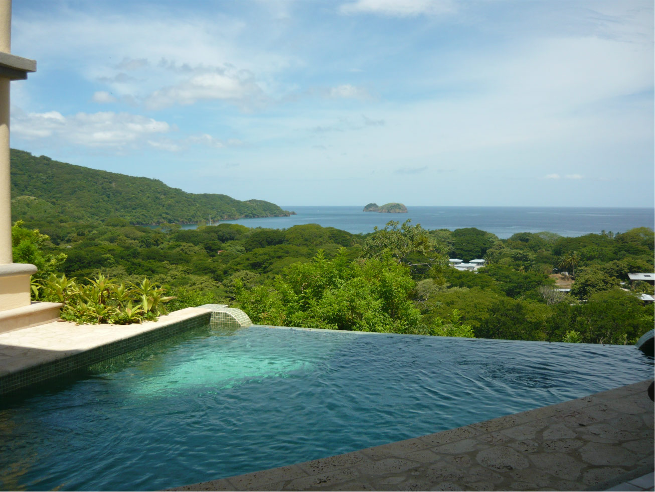Extraordinary pool view.