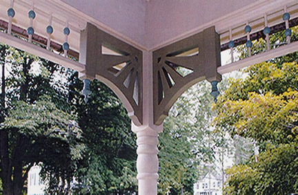 Corner view of Spandrel Brackets on Porch Photo 118