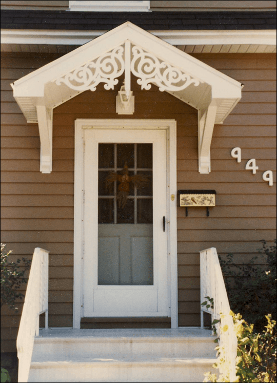 Close-up of Gable Photo