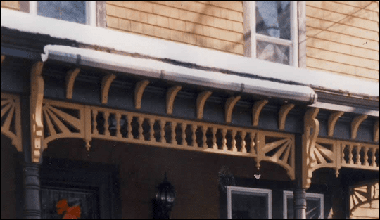 FRONT PORCH - Close-up
