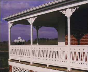 Heart & Fleur Sawn Baluster Photo