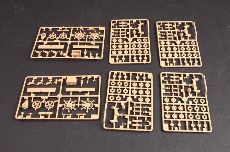 Trumpeter 1/35 01573 Voroshilovets Tractor, (scale model kits, scale