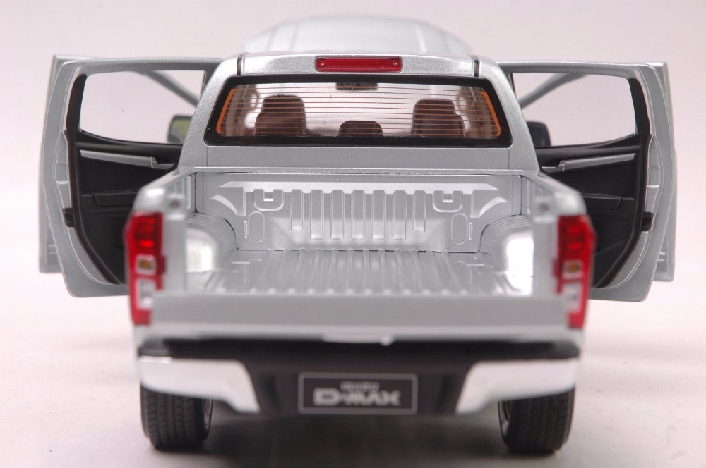 Modellino In Diecast Jiangxi Isuzu D-MAX Pickup Grigio, Scala 1/18, Anno 2021