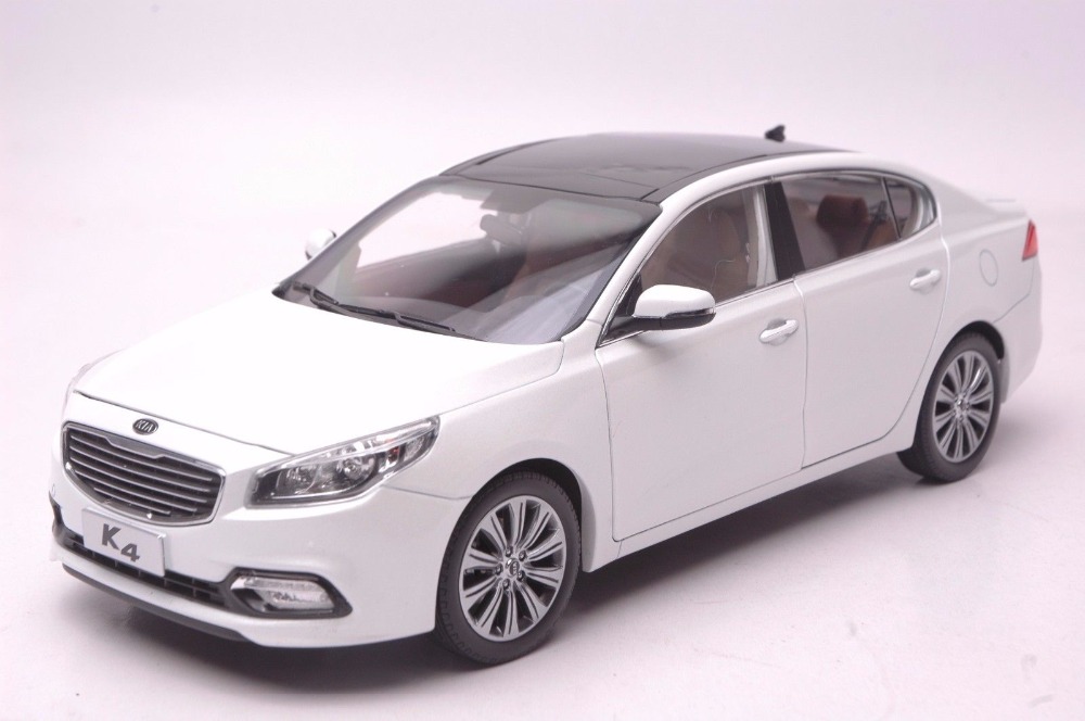 1:18 Diecast Model for Kia K4 2014 White Sedan Alloy Toy Car