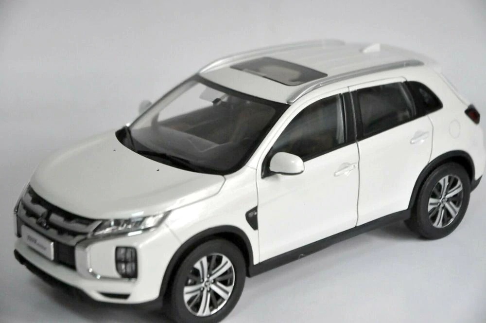 1:18 Diecast Model for Mitsubishi Pajero ASX 2020 White SUV Alloy