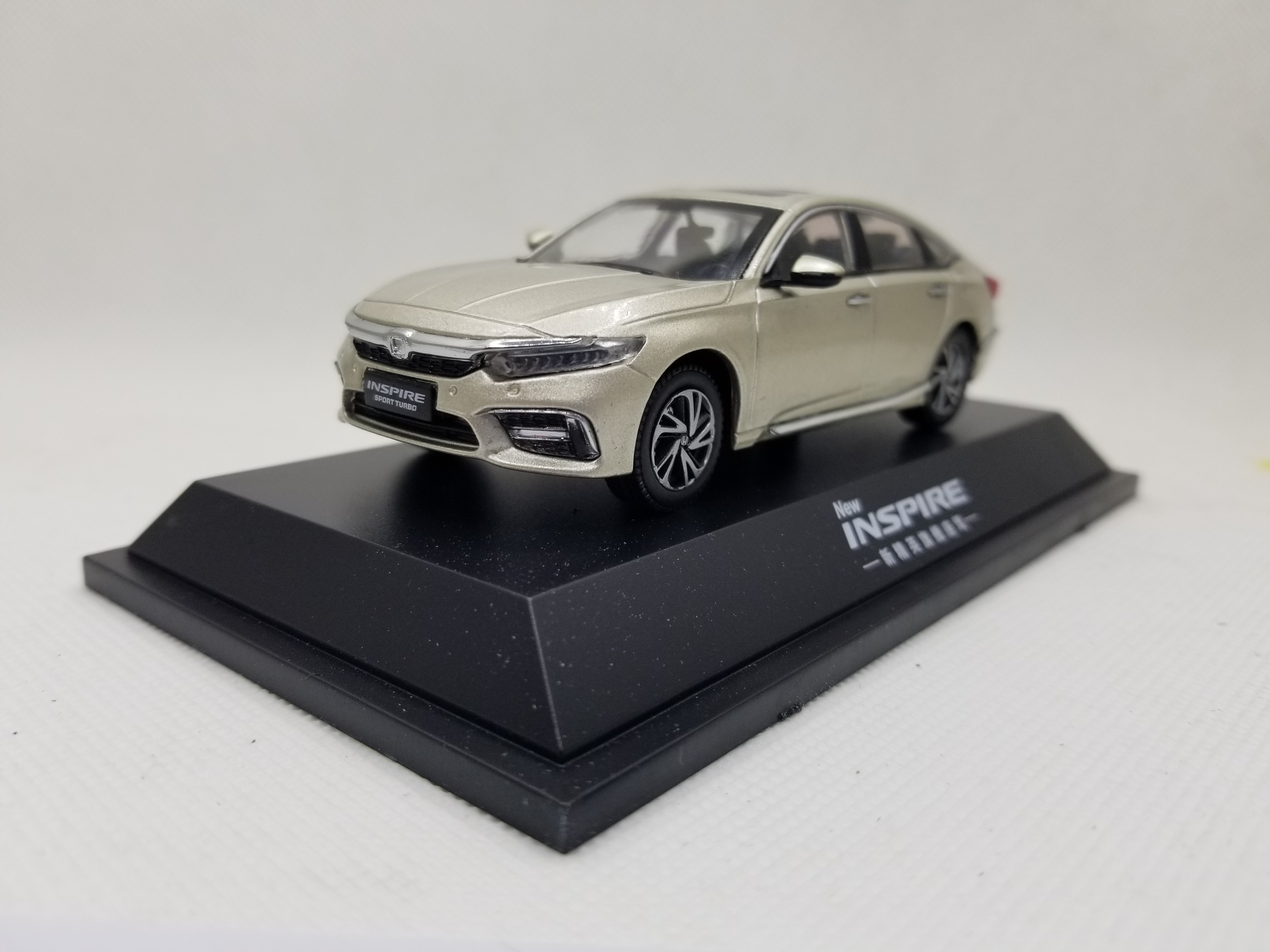 1/43 Honda Inspire Sport Turbo 2018 Gold Alloy Toy Car, Diecast Scale
